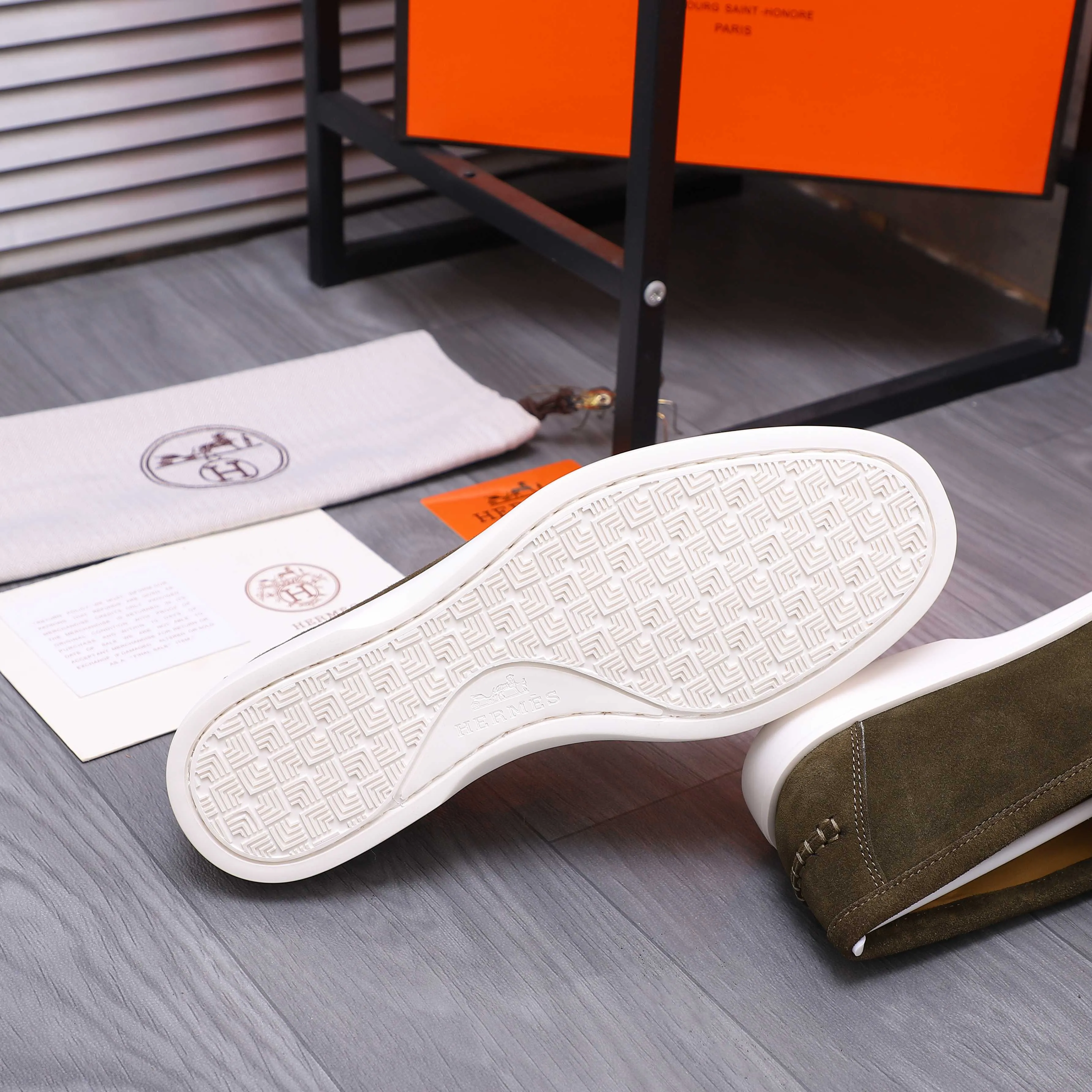 Men's shoes 💰p560 Product trademark: HERMES "Hermès" casual slip-on men's shoes. Regular size: 38-46 (45.46 is custom-made and non-refundable) Product materials: Selected frosted cowhide upper, cowhide lining, original foam rubber ultra-light sole
